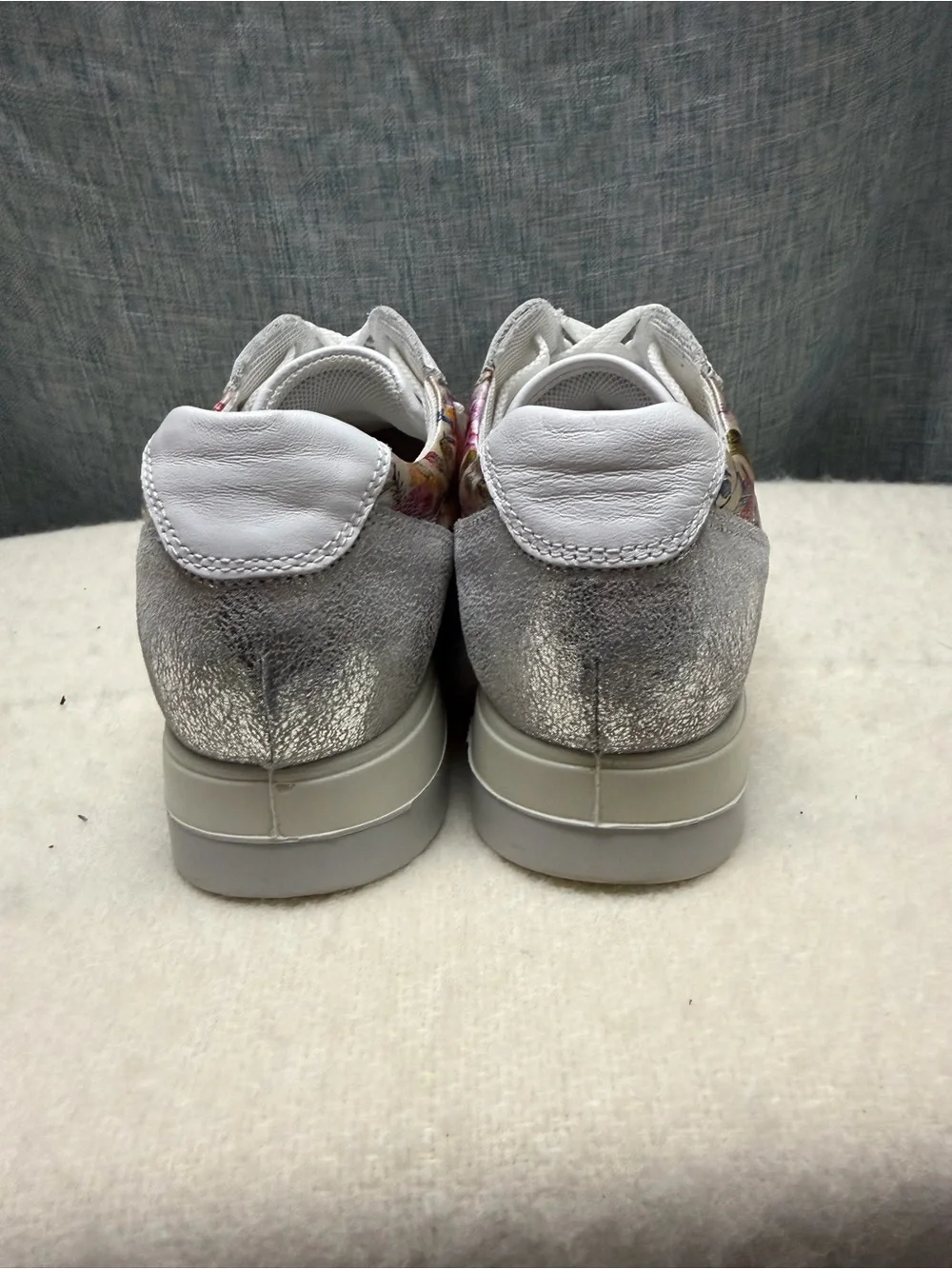 Igi & Co  Floral Lace-Up Sneakers